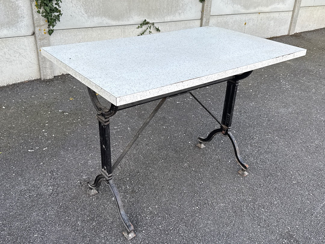 Table de bistrot – Vintage – Mobilier – Plateau moucheté