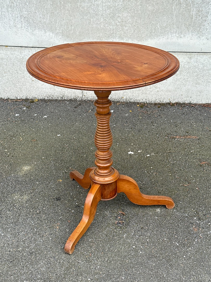 Guéridon – Vintage – Ornement – Bois massif pied central