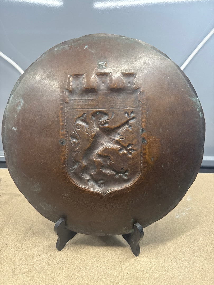 Assiette cuivre – Hohenlimburg – Ornement – Lion héraldique