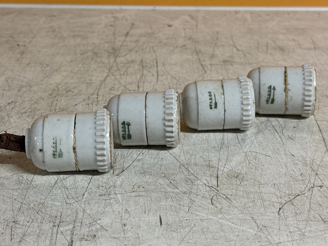 Douilles anciennes – Lot de 4 en céramique
