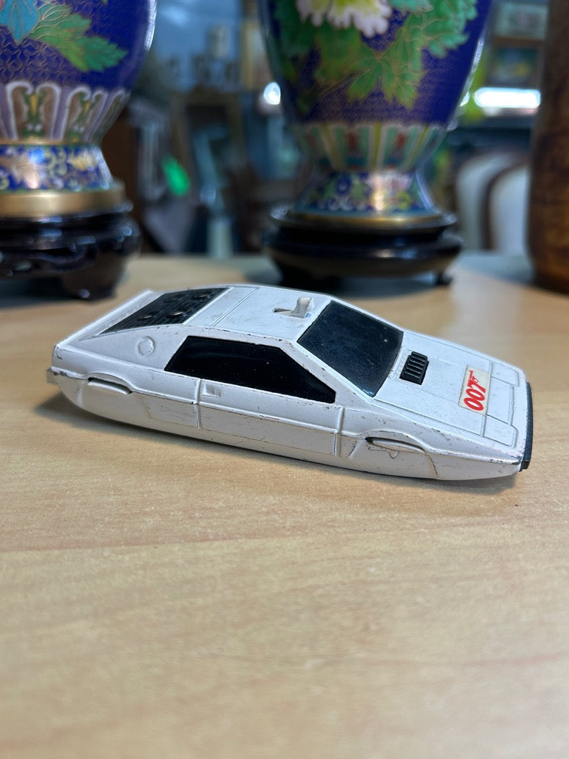 Voiture miniature Lotus Esprit 007 Corgi