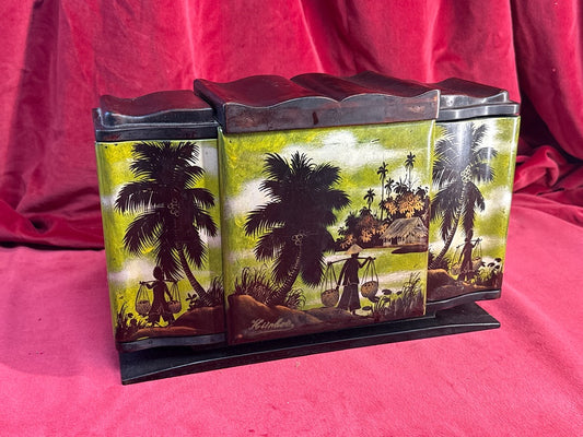 Coffret à cigarettes en bois laqué, décor de palmiers et inscription Hiep Hoa