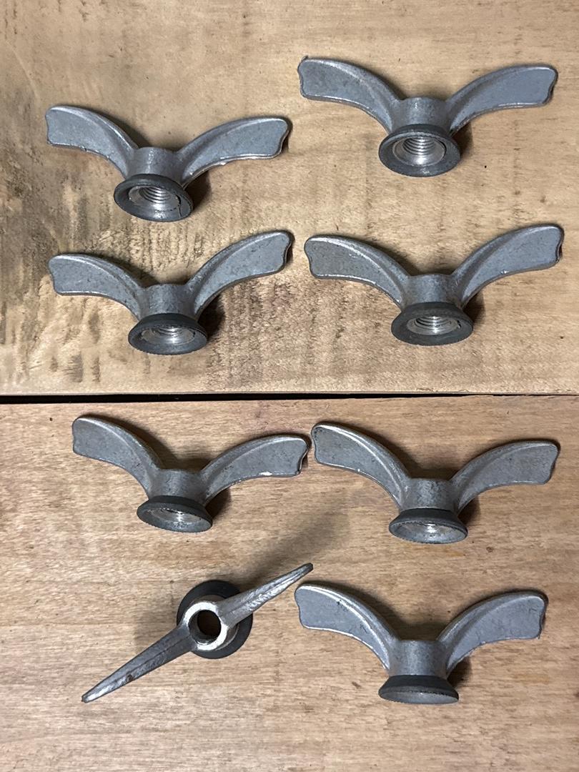 Vélo ou Meuble – Vintage – Quincaillerie – Lot De 8 écrous Papillon En Métal Gris
