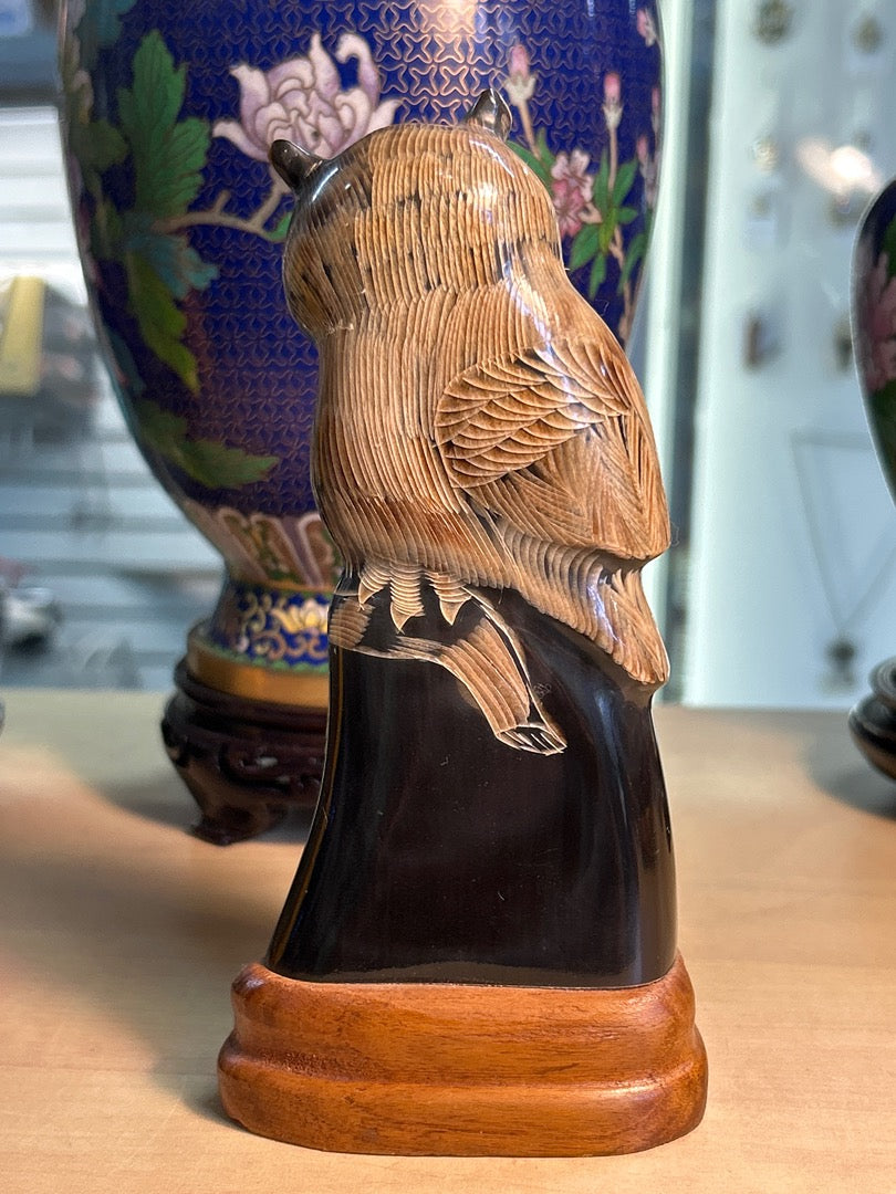 Figurine Chouette / hibou en corne sculptée