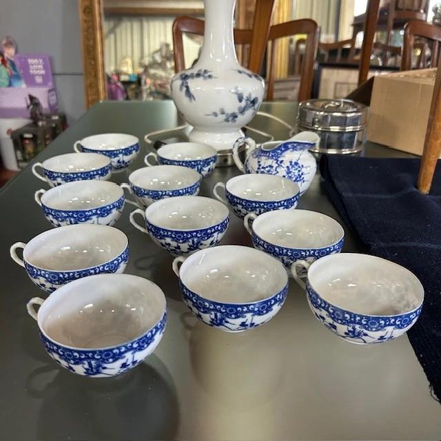 Ancien service a thé japonais en porcelaine ensemble de 13éléments