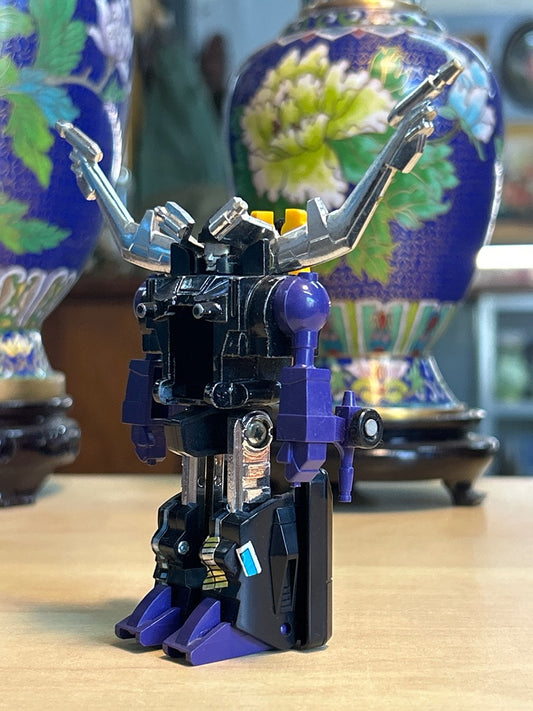 Figurine robot transformable vintage Decepticon Takara Hasbro