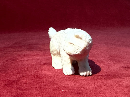 Petite figurine chat en os sculpté Signé Lechat