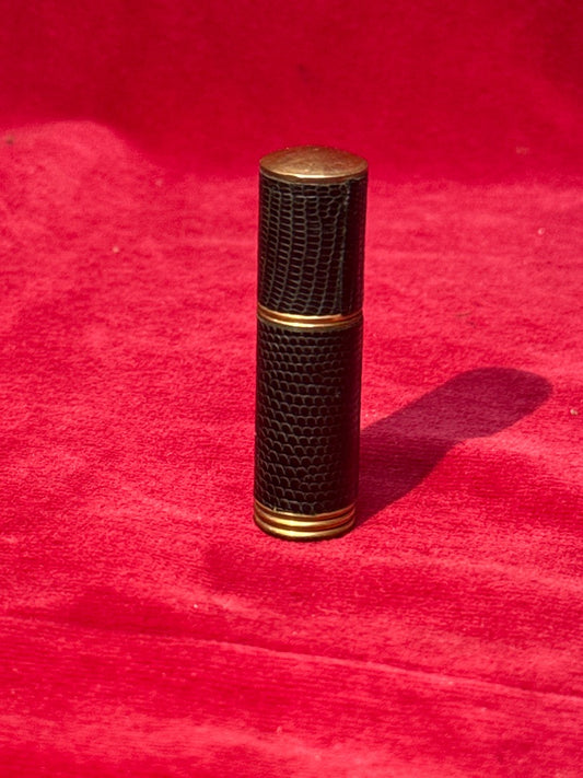 Ancien briquet tubulaire gainé de cuir noir