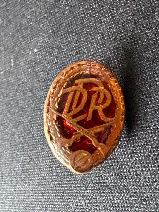 Insigne – Dr – Broches – Ancien pin's Dr tir carabine