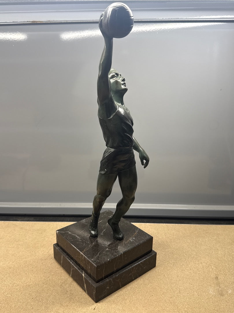 Statue – Objet de décoration – Joueur de volley patine verte