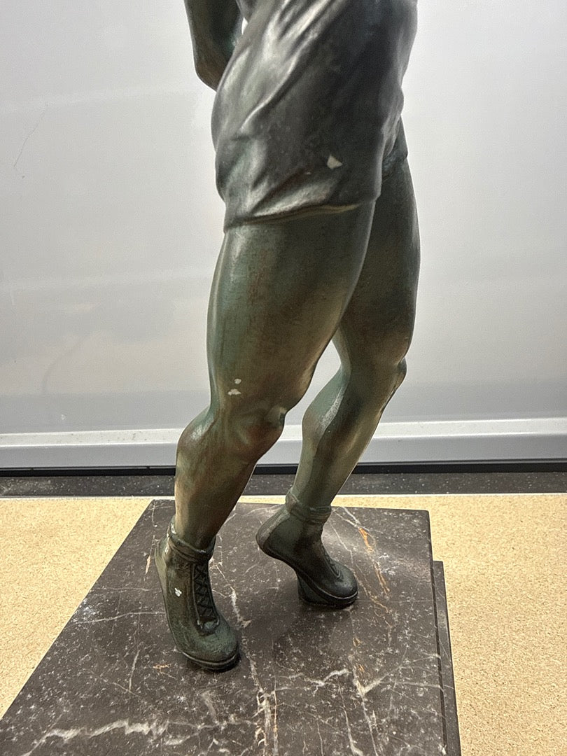 Statue – Objet de décoration – Joueur de volley patine verte