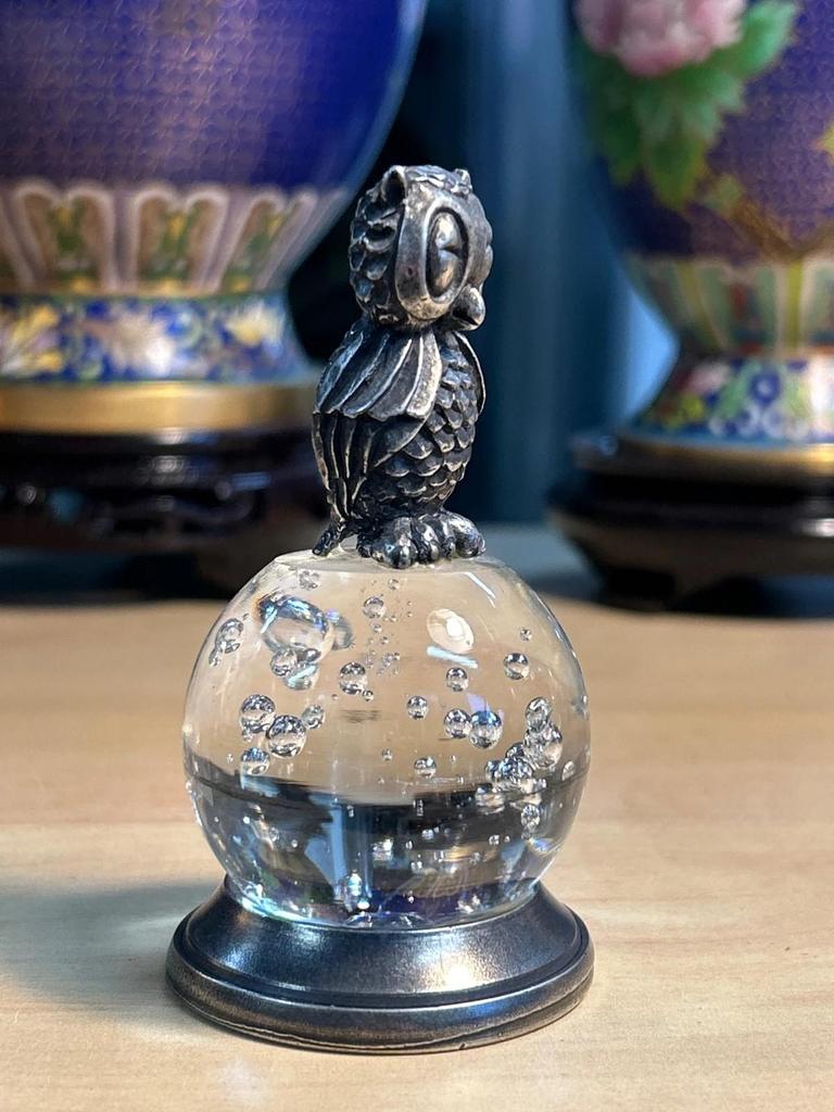 Statuette sculpté Chouette / Hibou étain et boule en verre