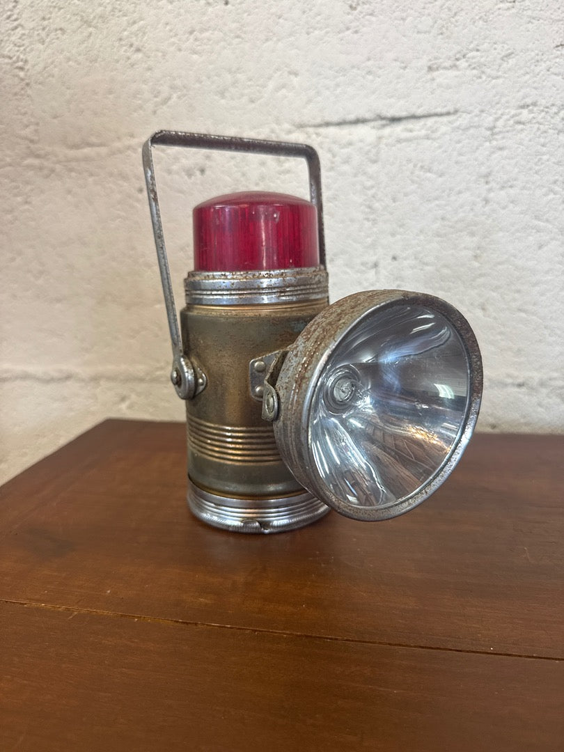 Lampe torche vintage – Métal et Dôme en plastique rouge