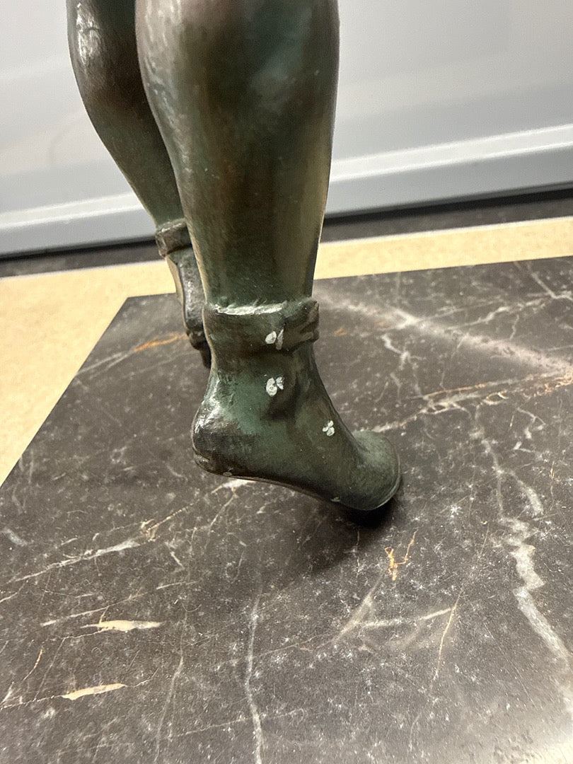 Statue – Objet de décoration – Joueur de volley patine verte