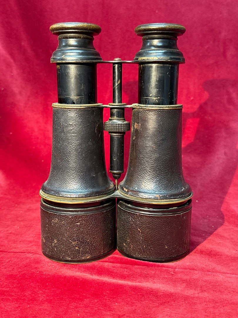 Jumelle marine ancienne en laiton gainée de cuir