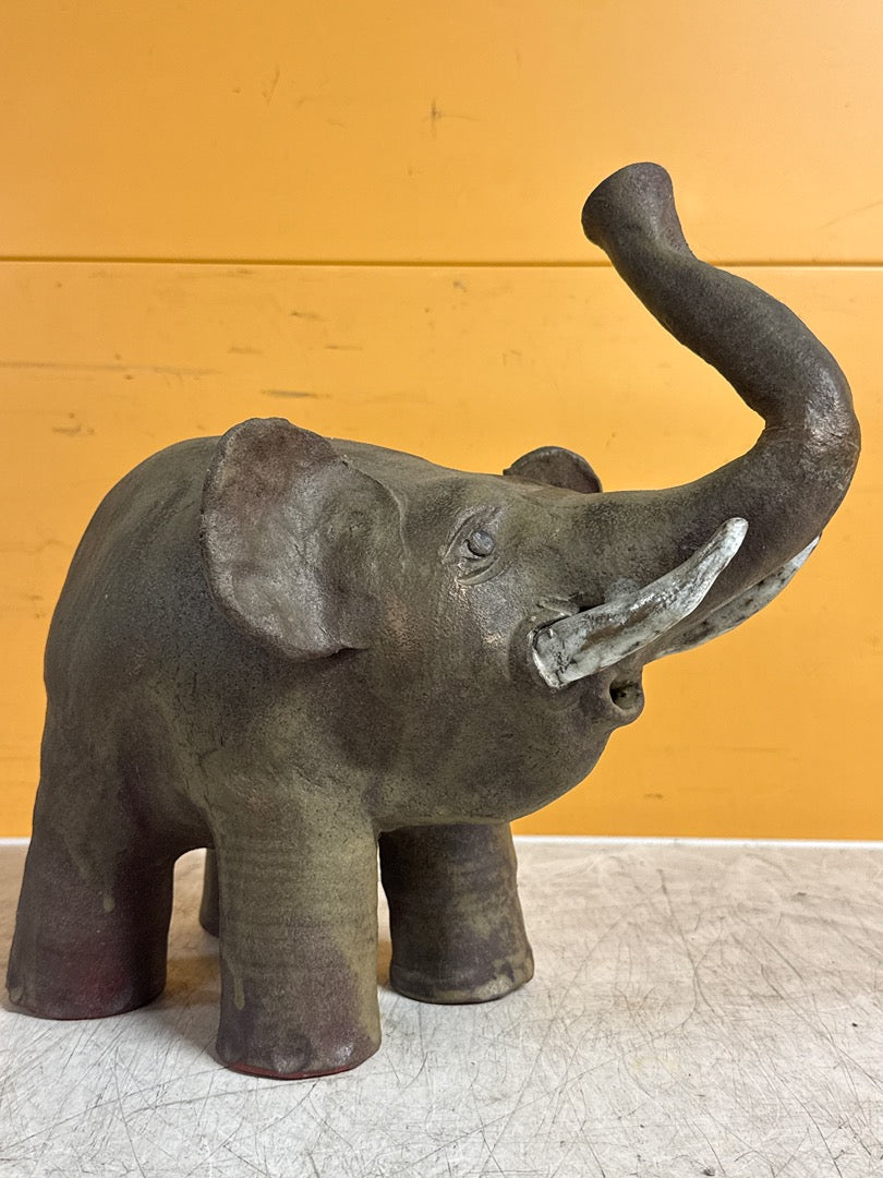 Statue éléphant – Sculpture en terre cuite