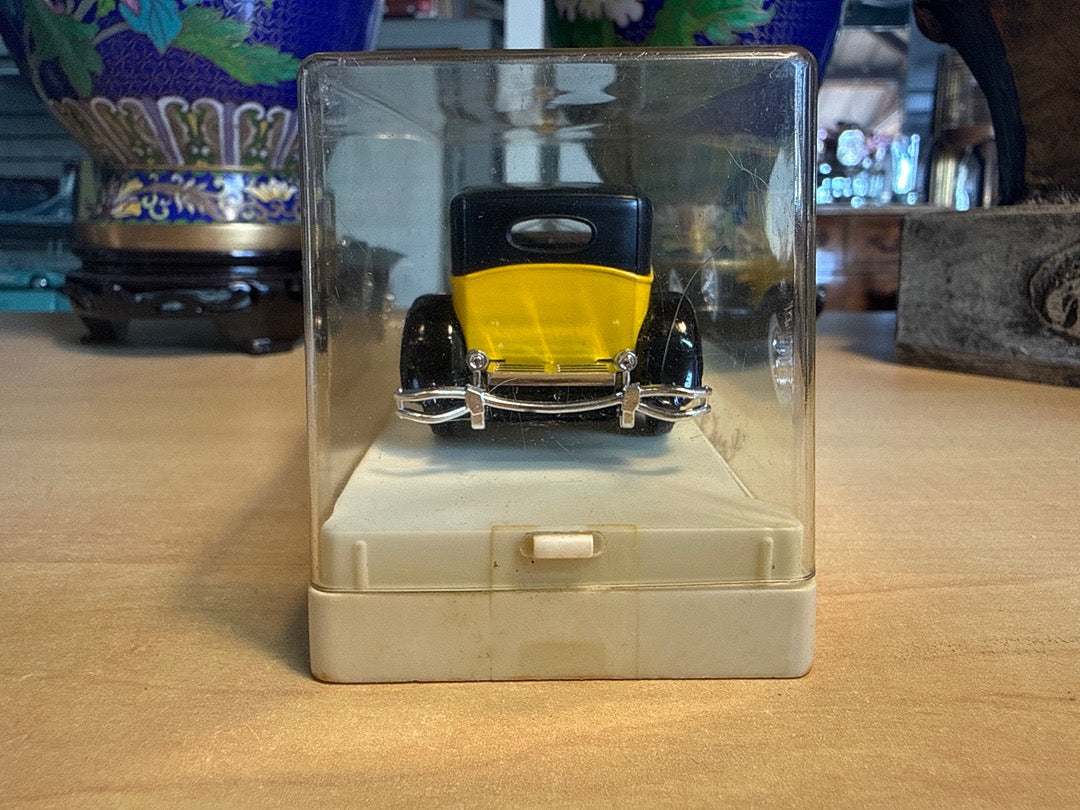 Voiture – Solido Cord L 29 – Age d'or – Jaune et noire