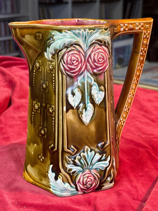 Pichet barbotine – Onnaing 776 – Vaisselle – Décor roses marron