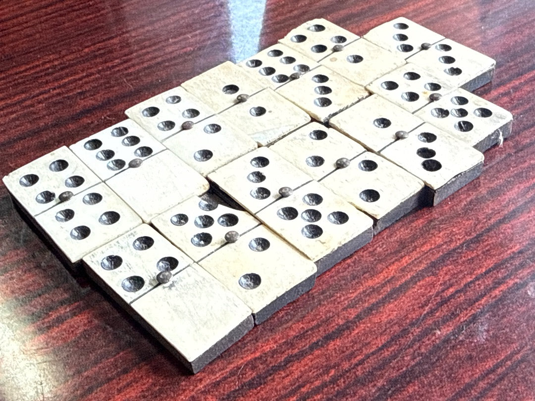 Dominos anciens en os et bois – Jeu de société