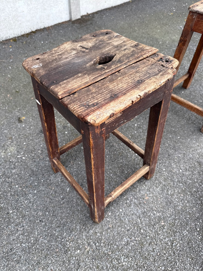 Lot de 3 tabourets en bois – Artisanal – Mobilier – Style rustique