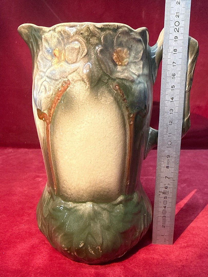 Pichet en céramique art nouveau aux fleurs