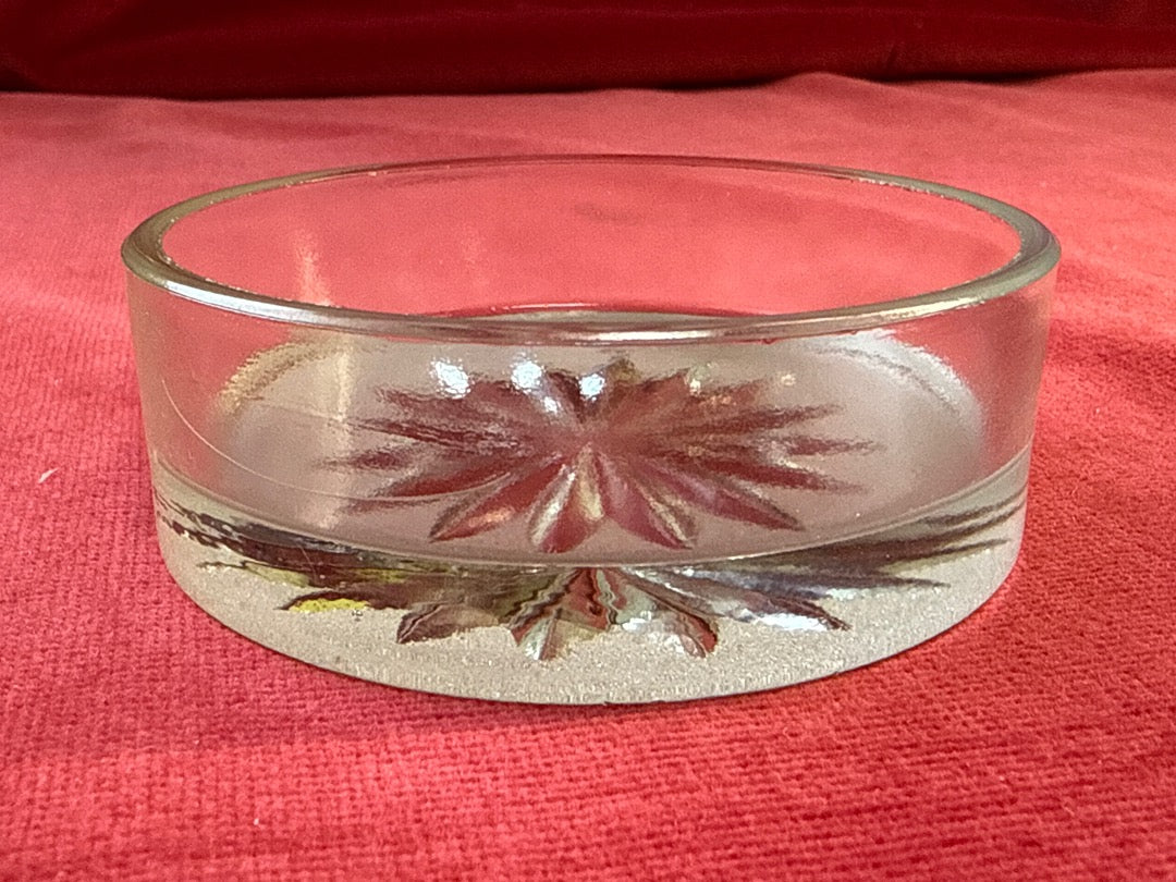 Boîte ronde en verre à fond étoilé, couvercle en métal décor homard