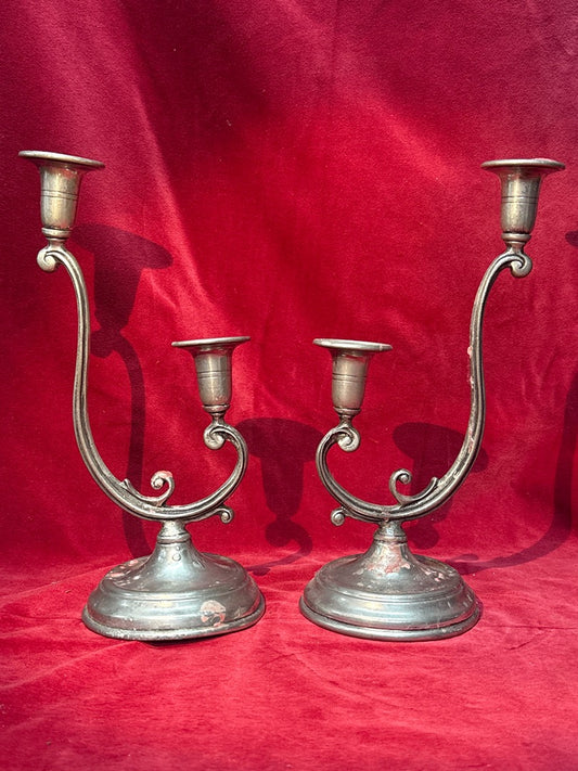 Paire de bougeoirs anciens en étain
