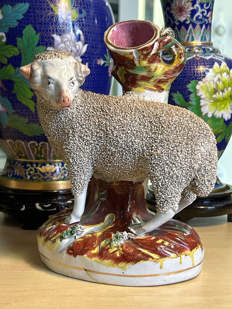 Figurine mouton – Style Staffordshire – Ornement – Céramique crème