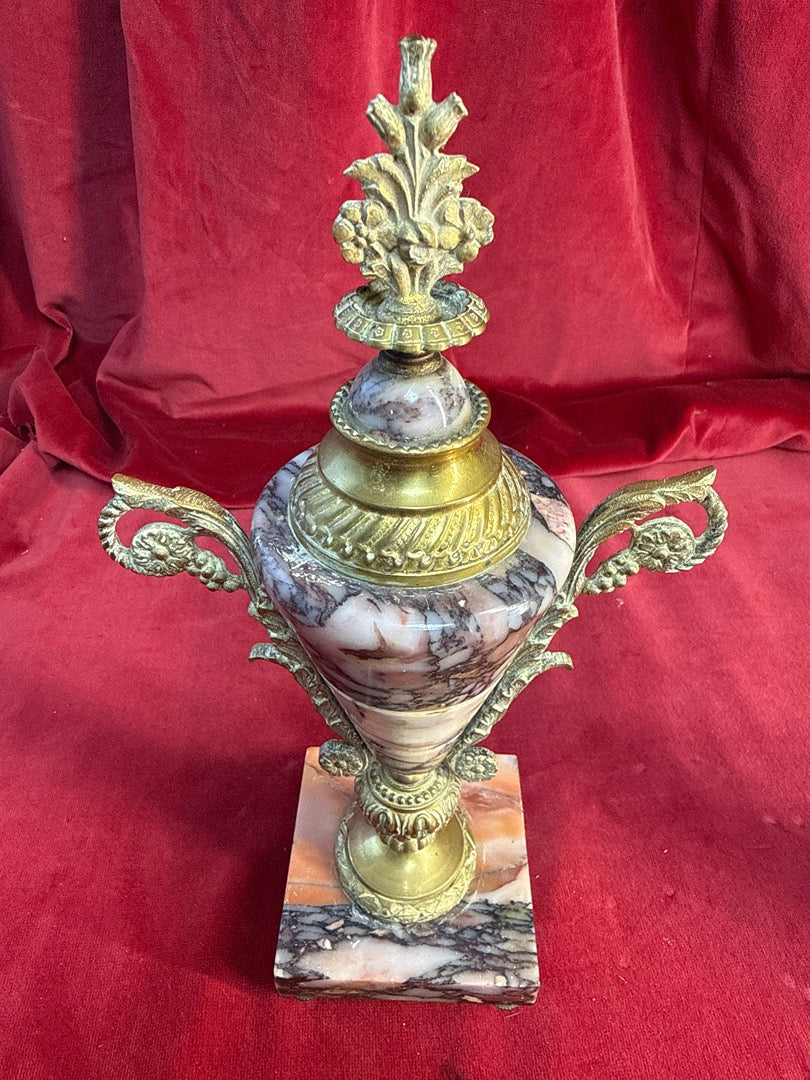 Paire de cassolettes décoratives en marbre veiné et métal doré