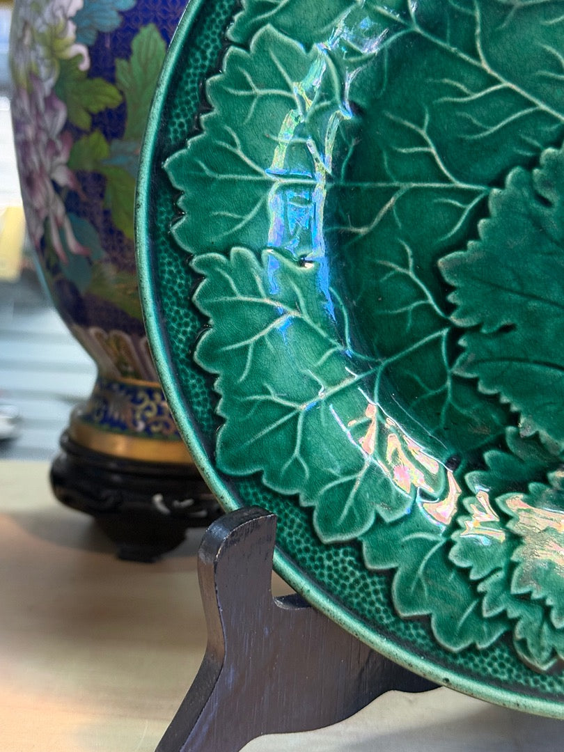 Assiette Barbotine – Art de la table – Feuilles vertes