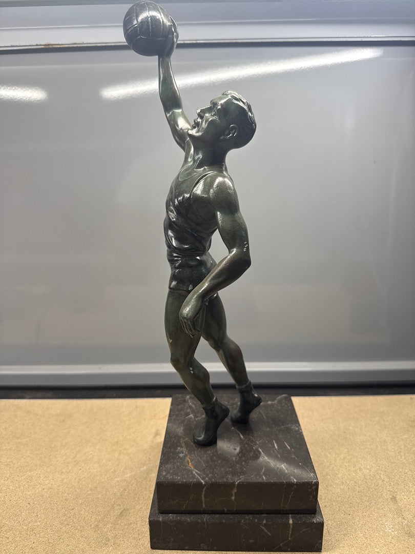 Statue – Objet de décoration – Joueur de volley patine verte