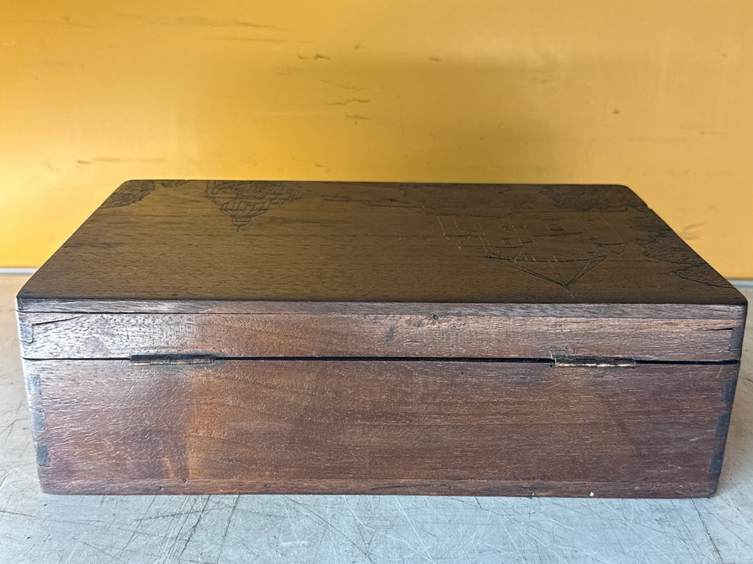 Boîte – Coffret en bois gravé