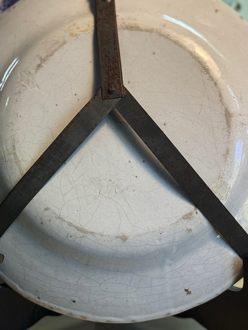 Assiette en faïence – Nevers – Céramique – Dame au parasol