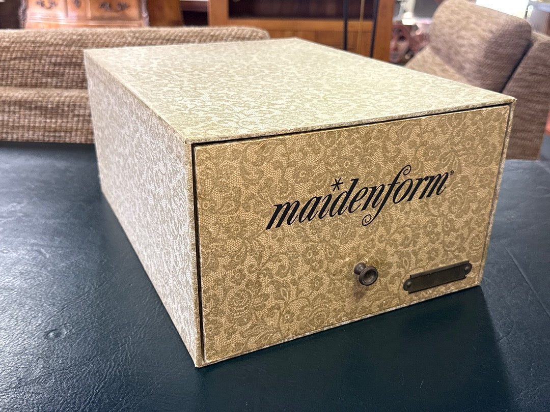 Boîte de rangement Maidenform – Vintage