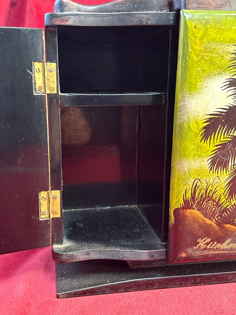 Coffret à cigarettes en bois laqué, décor de palmiers et inscription Hiep Hoa