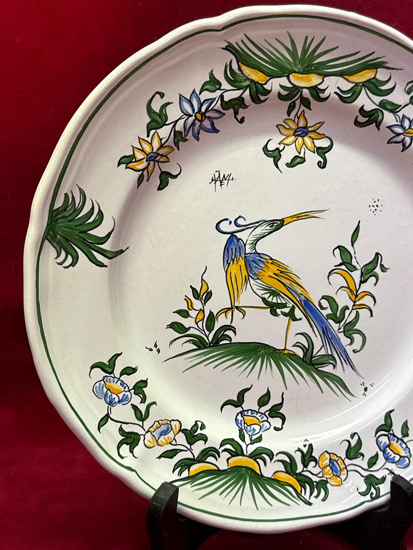 Assiette décorée motif oiseau Moustiers Puy du Fou