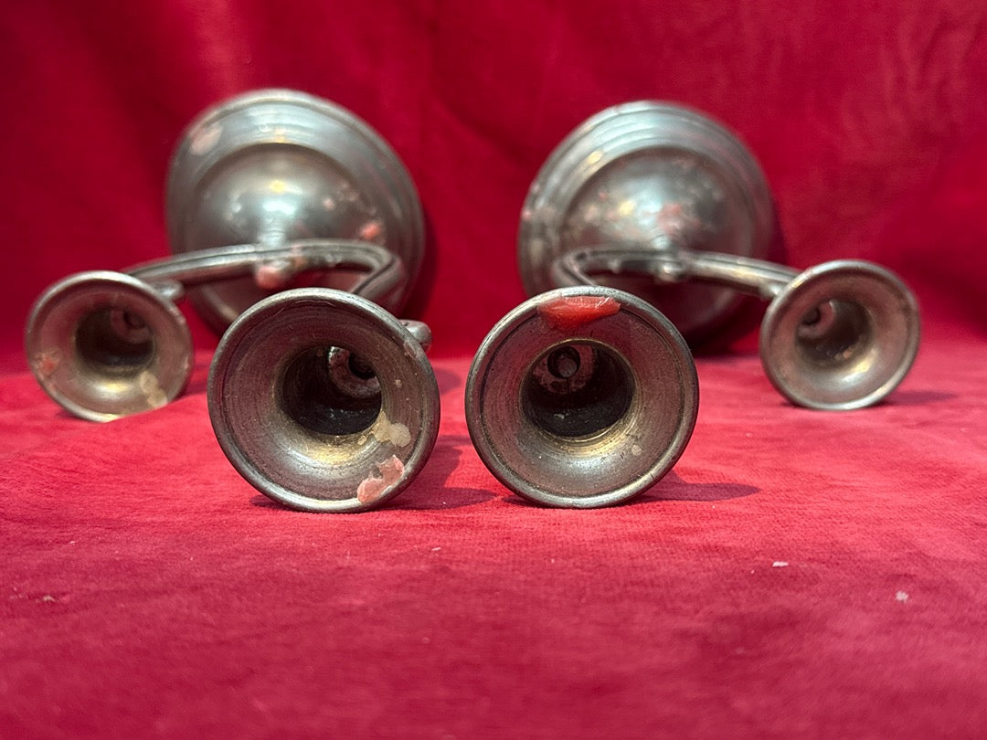Paire de bougeoirs anciens en étain
