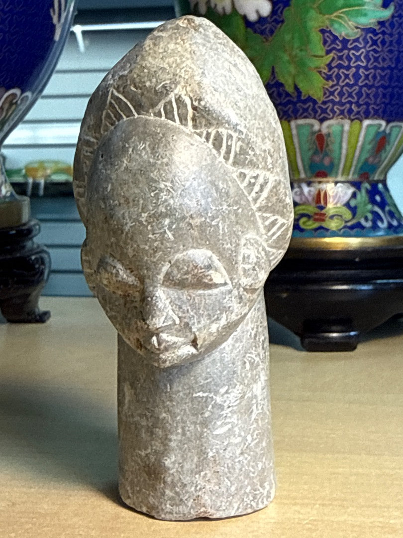 Statue en pierre – Artisanat – Ornement – Tête sculptée