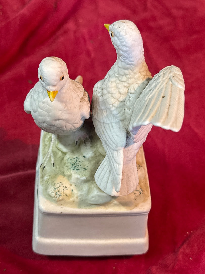Boîte à musique – Vintage – Bibelot – Colombes en porcelaine