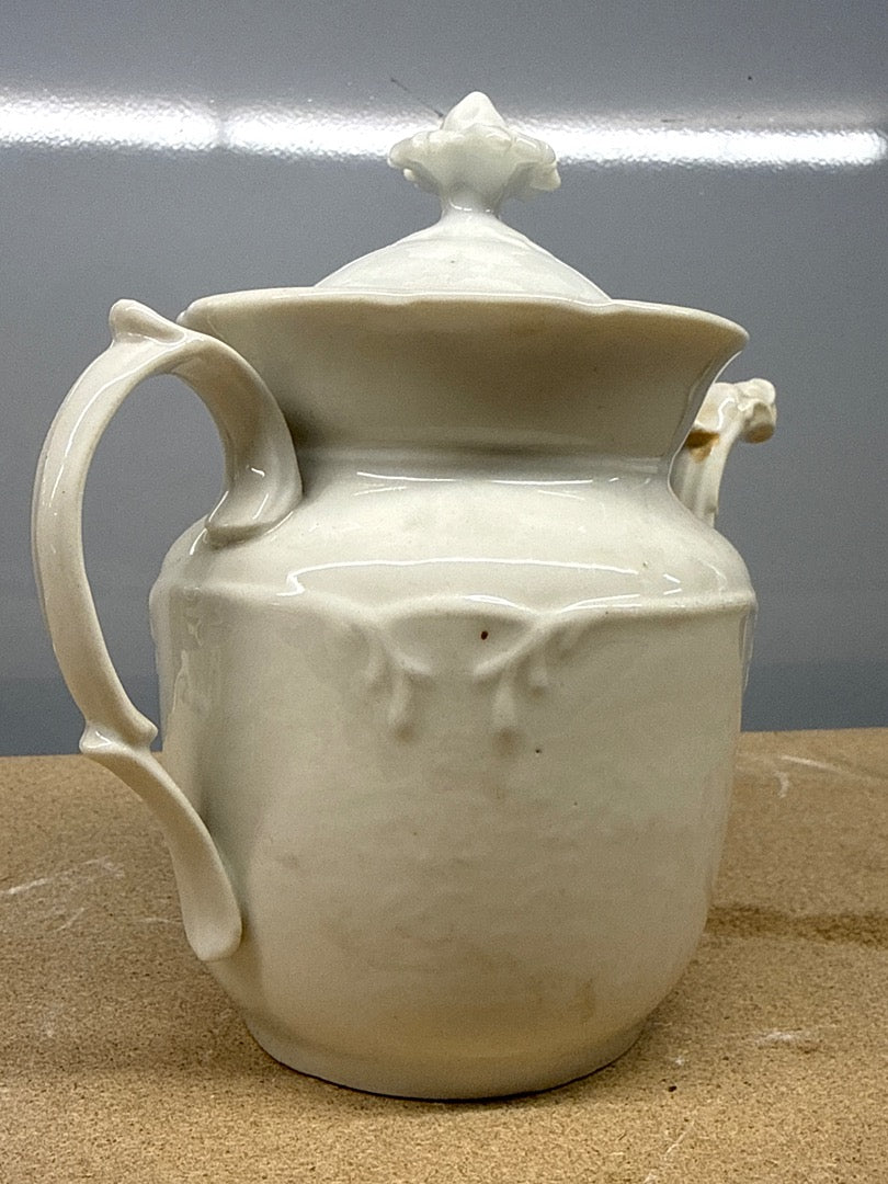 Théière – Vintage – Vaisselle – Porcelaine blanche ancienne