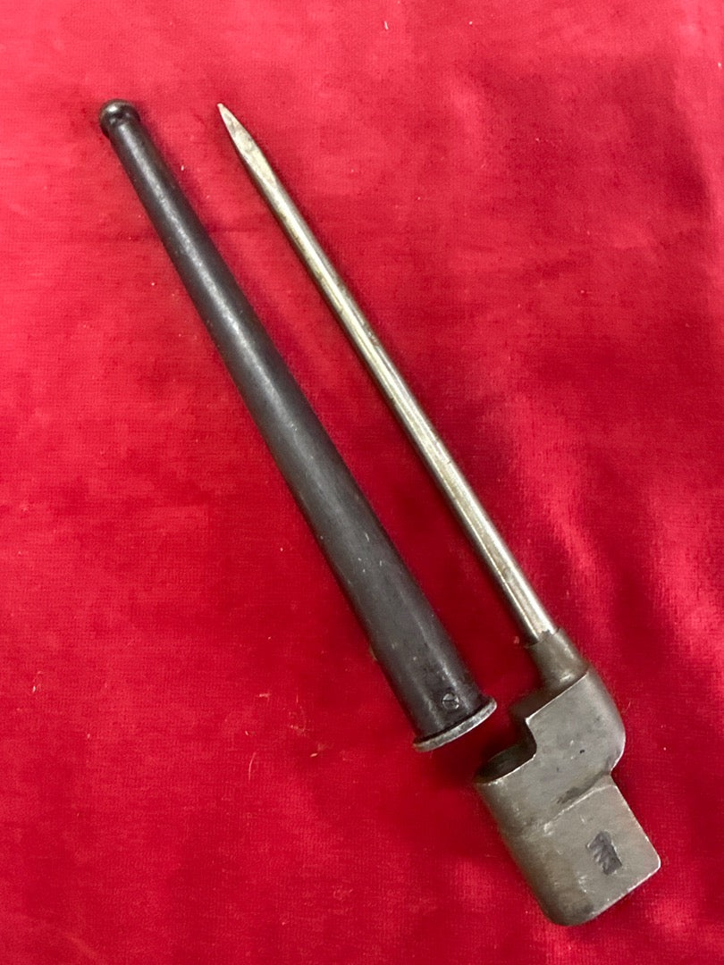 Baïonnette vintage – Arme ancienne avec fourreau