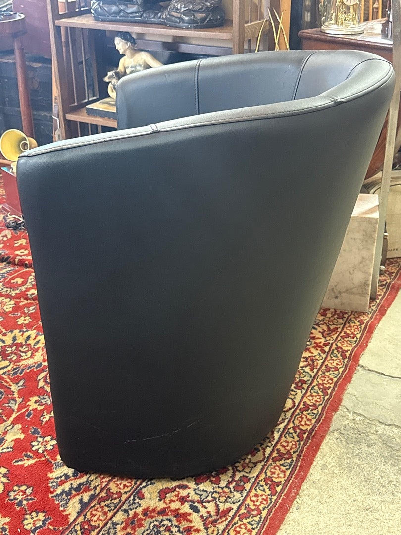 Fauteuil club noir avec repose-pieds – Cuir synthétique