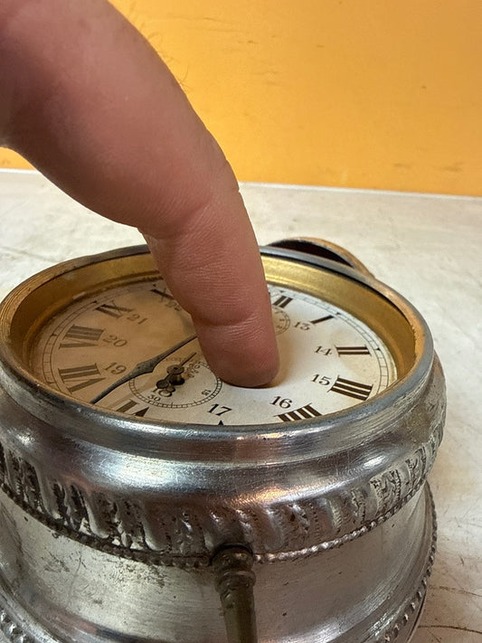Réveil ancien – Pendulette métal vintage