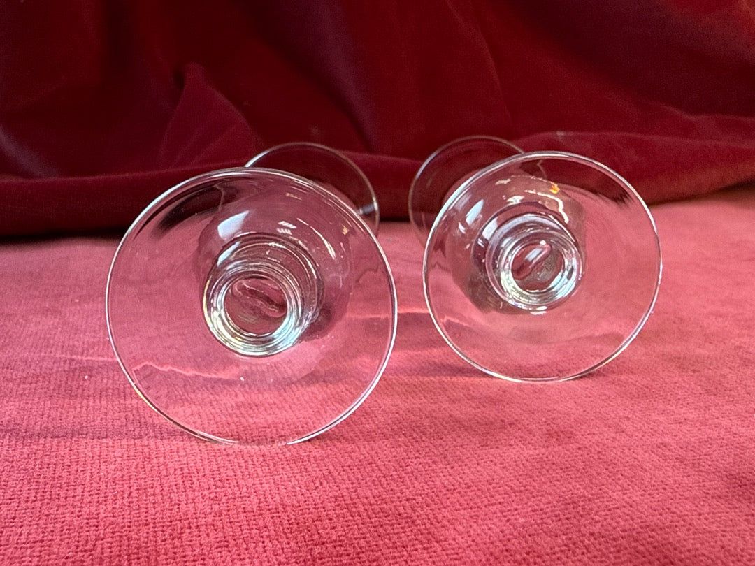 Paire de petits verres à liqueur évasés à filets dorés