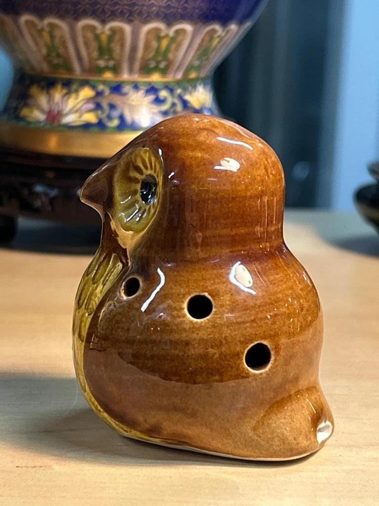Statuette sculpté Chouette / Hibou Sifflet a oiseaux en céramique signé Jen