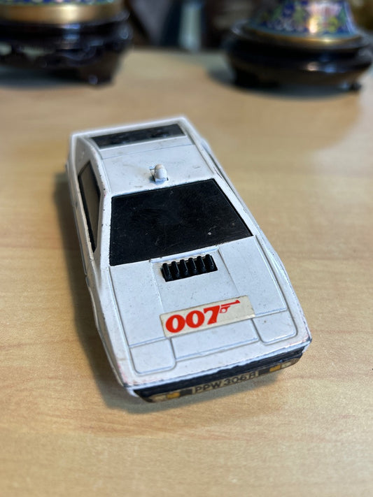 Voiture miniature Lotus Esprit 007 Corgi