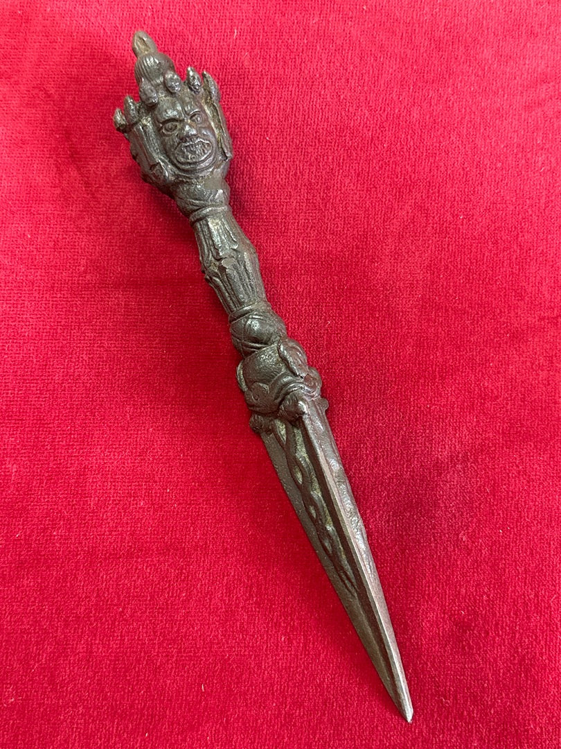 Objet décoratif – Phurba rituel en métal