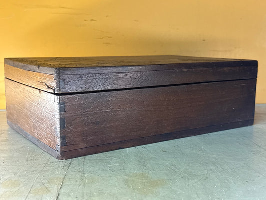 Boîte – Coffret en bois gravé
