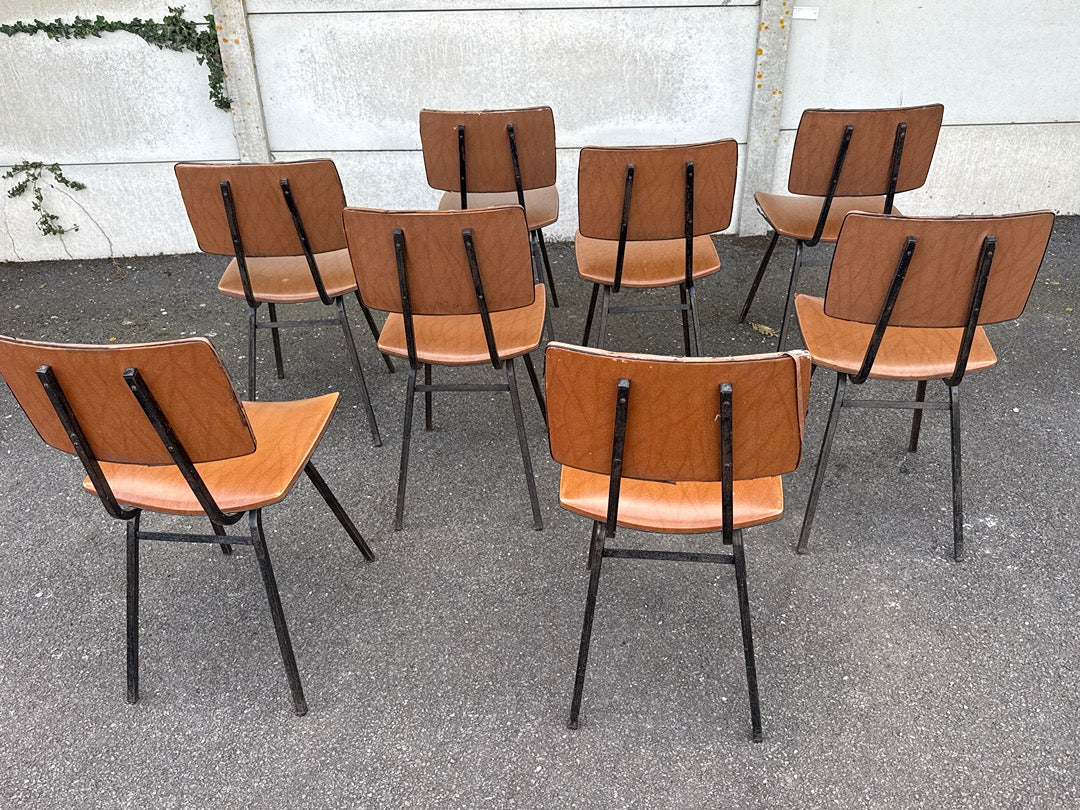 Lot de 8 chaises – Vintage – Mobilier – Skaï camel pieds métal