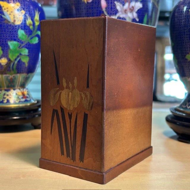 Cabinet Miniature Marqueterie bois Représentant le Mont Fugi